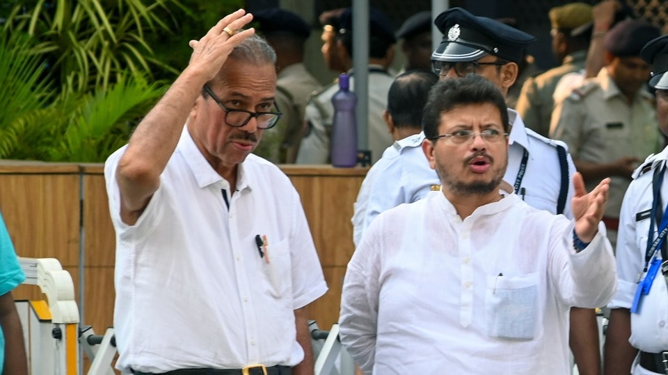 তৃণমূলের প্রবীণ সাংসদ কল্যাণ বন্দ্যোপাধ্যায় এবার সরাসরি আক্রমণ শানিয়েছেন কসবার তৃণমূলের বিদ্রোহী বিধায়ক জাভেদ খানকে উদ্দেশ্য করে। (PTI)