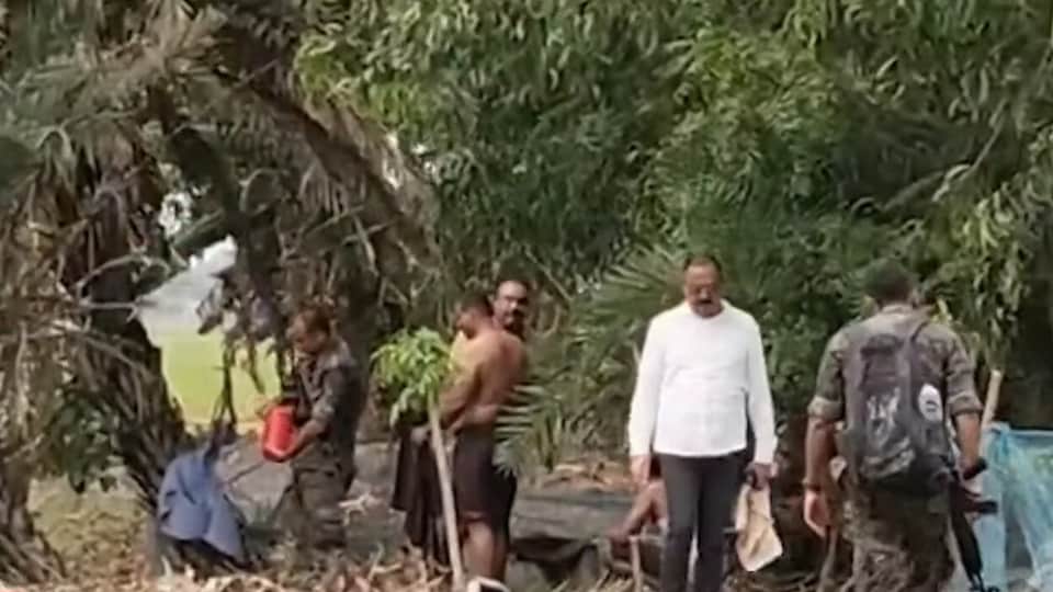 অভিযানে এখনও পর্যন্ত ২১টি আগ্নেয়াস্ত্র উদ্ধার হয়েছে।