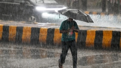 Commuters seen during sudden rain in the afternoon, in Noida, India. (Photo by Sunil Ghosh / Hindustan Times)