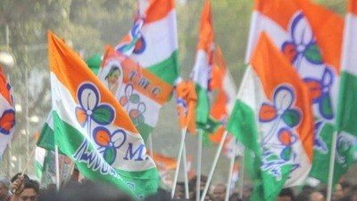 TMC নেতার বাড়িতে পুলিশের উর্দি ! শ্যামপুরের নেতার গলায় জুতোর মালা, কলকাতায়.. (প্রতীকী ছবি)