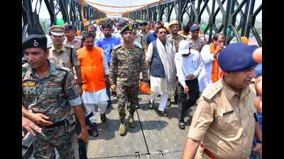 Bihar minister for road construction Kumar Shailendra along with personnel of the Border Road Organisation walk on the repaired portion of the Vikramshila Setu in Bhagalpur on Sunday. (HT Photo) Bihar minister for road construction Kumar Shailendra along with personnel of the Border Road Organisation walk on the repaired portion of the Vikramshila Setu in Bhagalpur on Sunday. (HT Photo)
