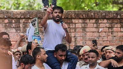 ইঙ্গিতবাহী বার্তা অভিজিৎ দিপকে'র (AP Photo/undefined)