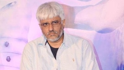সুস্মিতাকে নিয়ে বিক্রম সুস্মিতাকে নিয়ে বিক্রম
