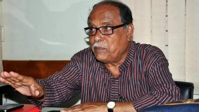 আচমকা পা পিছলে পড়ে গিয়ে মাথায় গুরুতর আঘাত পান অশোক ভট্টাচার্য আচমকা পা পিছলে পড়ে গিয়ে মাথায় গুরুতর আঘাত পান অশোক ভট্টাচার্য