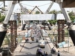 A similar structure is now being built across the Mutha river above Bhide bridge. (MAHENDRA KOLHE/ HT)