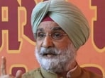 Delhi lieutenant governor Taranjit Singh Sandhu chaired a meeting over a fire at Hauz Rani B&B last week claiming 22 lives. (HT Archive)
