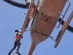 The crew members were evacuated by a helicopter of the Oman Air Force. (X/ videograb AllSeafarers)