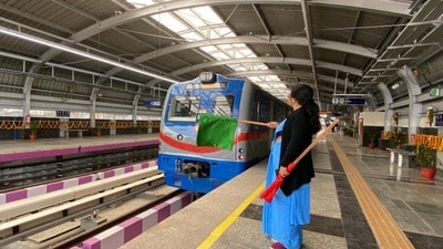 জোকা মেট্রোকে ডায়মন্ড পার্ক পর্যন্ত এগিয়ে যাওয়ার জন্য জমি অধিগ্রহণের গেজেট বিজ্ঞপ্তি জারি করা হল। (ছবিটি প্রতীকী, সৌজন্যে Metro Railways)