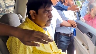 সুজিত মামলায় বিচারপতি কৃষ্ণা রাও প্রশ্ন তোলেন, 'গ্রেফতার যখন হয়ে গিয়েছে, তখন এত তাড়াহুড়োর কী আছে?' (PTI) সুজিত মামলায় বিচারপতি কৃষ্ণা রাও প্রশ্ন তোলেন, 'গ্রেফতার যখন হয়ে গিয়েছে, তখন এত তাড়াহুড়োর কী আছে?' (PTI)