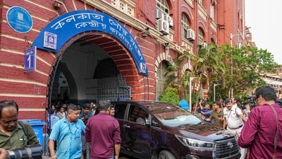 কলকাতা পুরসভার নতুন মেয়র নির্বাচনকে কেন্দ্র করে তৃণমূল কংগ্রেসের অন্দরে নতুন করে মতবিরোধ সামনে এসেছে। (PTI) কলকাতা পুরসভার নতুন মেয়র নির্বাচনকে কেন্দ্র করে তৃণমূল কংগ্রেসের অন্দরে নতুন করে মতবিরোধ সামনে এসেছে। (PTI)
