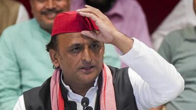 Samajwadi Party national president Akhilesh Yadav has said that Uttar Pradesh’s economy largely depends on small and micro entrepreneurs, street vendors, weekly market traders and cottage industries (FILE PHOTO) Samajwadi Party national president Akhilesh Yadav has said that Uttar Pradesh’s economy largely depends on small and micro entrepreneurs, street vendors, weekly market traders and cottage industries (FILE PHOTO)