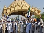 Farmers of the Kisan Mazdoor Sangharsh Committee protest against the shortage of urea in Amritsar on Monday. (Sameer Sehgal)