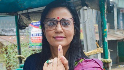 তীব্র ভাষায় বিদ্রোহী নেতাদের আক্রমণ করলেন মহুয়া মৈত্র (Ashis Pramanik)