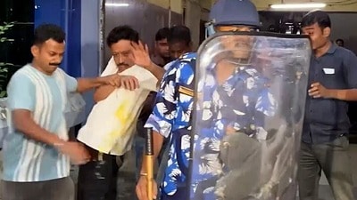 ডিমের আঘাত থেকে বাঁচার চেষ্টা সব্যসাচী দত্তের। (ছবি সৌজন্যে এএনআই)