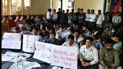 Junior residents protesting at SRNH in Prayagraj on Tuesday (HT)