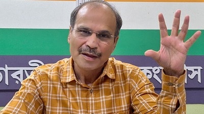অধীরের বক্তব্য, দীর্ঘদিন বিজেপির বিরুদ্ধে রাজনীতি করার পর এখন যদি তৃণমূলের বিদ্রোহী সাংসদরা মনে করেন বিজেপির সঙ্গেই থাকা ভালো, তাহলে তা প্রকাশ্যেই করা উচিত। (PTI) অধীরের বক্তব্য, দীর্ঘদিন বিজেপির বিরুদ্ধে রাজনীতি করার পর এখন যদি তৃণমূলের বিদ্রোহী সাংসদরা মনে করেন বিজেপির সঙ্গেই থাকা ভালো, তাহলে তা প্রকাশ্যেই করা উচিত। (PTI)
