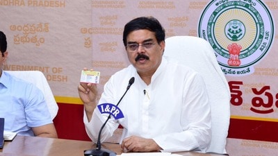 <p>పేదలకు చెందాల్సిన రేషన్ బియ్యం పక్కదారి పట్టకుండా కఠిన చర్యలు తీసుకుంటున్నట్లు మంత్రి తెలిపారు. బియ్యం మళ్లింపుపై ఉక్కుపాదం మోపుతూ ఇప్పటివరకు 5,354 కేసులు నమోదు చేసినట్లు పేర్కొన్నారు.సాంకేతిక పరిజ్ఞానాన్ని వాడుకుంటూ విజయవాడ, విశాఖపట్నం నగరాల్లో 'సీబీడీసీ' (డిజిటల్ రూపాయి) వాలెట్ విధానాన్ని పైలట్ ప్రాజెక్టుగా ప్రవేశపెట్టబోతున్నామని వెల్లడించారు. దీని ద్వారా వినియోగదారులు తమకు నచ్చిన నిత్యావసర సరకులను కొనుగోలు చేసే వెసులుబాటు కలుగుతుందన్నారు.</p> <p>పేదలకు చెందాల్సిన రేషన్ బియ్యం పక్కదారి పట్టకుండా కఠిన చర్యలు తీసుకుంటున్నట్లు మంత్రి తెలిపారు. బియ్యం మళ్లింపుపై ఉక్కుపాదం మోపుతూ ఇప్పటివరకు 5,354 కేసులు నమోదు చేసినట్లు పేర్కొన్నారు.సాంకేతిక పరిజ్ఞానాన్ని వాడుకుంటూ విజయవాడ, విశాఖపట్నం నగరాల్లో 'సీబీడీసీ' (డిజిటల్ రూపాయి) వాలెట్ విధానాన్ని పైలట్ ప్రాజెక్టుగా ప్రవేశపెట్టబోతున్నామని వెల్లడించారు. దీని ద్వారా వినియోగదారులు తమకు నచ్చిన నిత్యావసర సరకులను కొనుగోలు చేసే వెసులుబాటు కలుగుతుందన్నారు.</p>