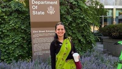 A founder carried her grandmother’s memory to the US State Department by wearing her green saree. (Instagram/samikshaya.khadka) A founder carried her grandmother’s memory to the US State Department by wearing her green saree. (Instagram/samikshaya.khadka)