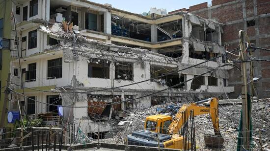 Police said the building collapsed around 7.25pm on May 30 while two additional floors were under construction, killing six people. (HT Photo)