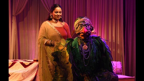 Students of the department of Indian theatre staging the play Kesariya Rangatha in PU on Tuesday. (HT Photo)