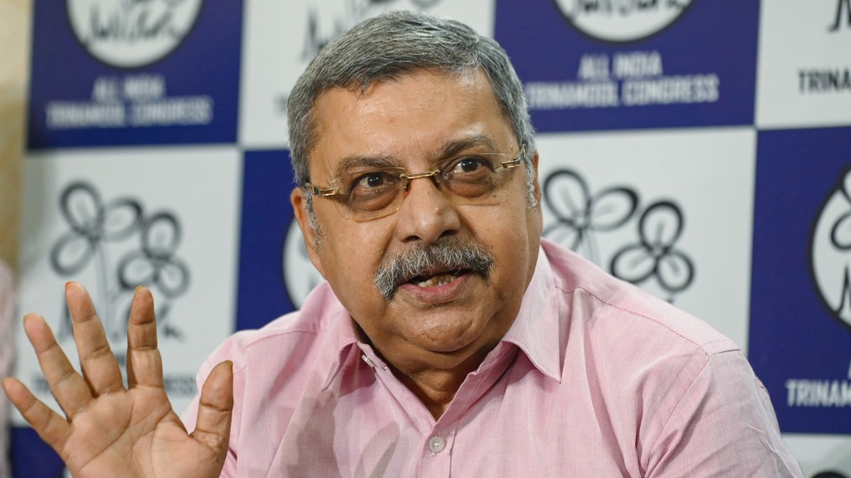 কল্যাণের বক্তব্য, যাঁরা তৃণমূলের প্রতীকে নির্বাচিত হয়েছেন, তাঁদের উচিত নিজেদের বিধানসভা এলাকায় গিয়ে কর্মী-সমর্থকদের মুখোমুখি হওয়া। (Sumit)