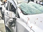 5 injured as speeding car crashes into vehicles on Virar flyover. 5 injured as speeding car crashes into vehicles on Virar flyover.