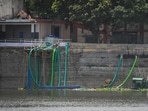 Desilting work underway at the Sonia Vihar water treatment plant, located opposite the Wazirabad barrage, where Delhi receives Yamuna supply.) (Sanchit Khanna/HT Photo)