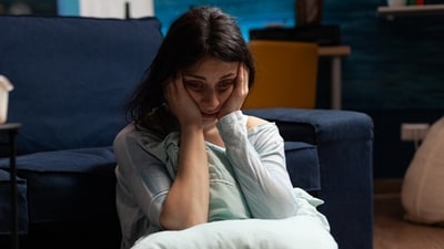 There are valid reasons why your anxiety spikes in the evening! (Picture credit: Freepik)