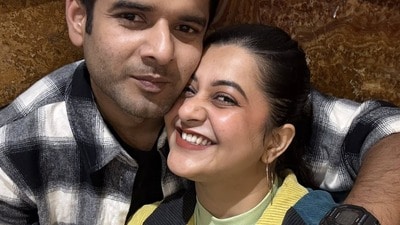 বউয়ের কোলে মাথা রেখে রূপচর্চায় মজে উদয়! অনামিকা কন্যা ঝাঁপিয়ে পড়ল গায়ে বউয়ের কোলে মাথা রেখে রূপচর্চায় মজে উদয়! অনামিকা কন্যা ঝাঁপিয়ে পড়ল গায়ে