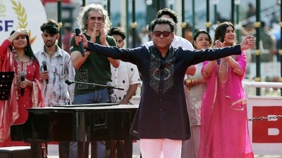 AR Rahman and Imtiaz Ali during the film promotion of Main Vaapas Aaunga at the Attari-Wagah border in Amritsar. (ANI/Photo) (Raminder Pal Singh)