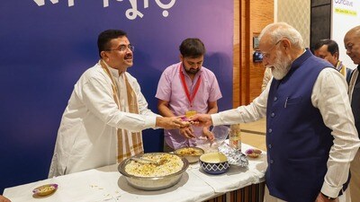 বাংলার ঝালমুড়ির দিল্লিযাত্রা (সৌজন্যে টুইটার) বাংলার ঝালমুড়ির দিল্লিযাত্রা (সৌজন্যে টুইটার)