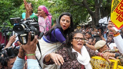 রাজ্যসভা সাংসদ পদ থেকে পদত্যাগ করলেন সুস্মিতা দেব। রাজ্যসভা সাংসদ পদ থেকে পদত্যাগ করলেন সুস্মিতা দেব।
