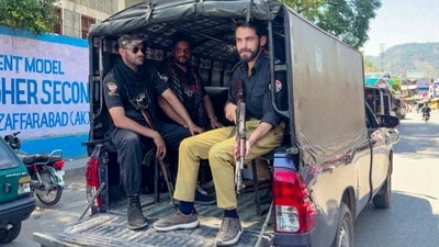 ‘কাশ্মীরিদের বুলেট দিয়ে ভয় দেখানো..’, বলছেন PoKর নেতা, সেখানেই পাক সেনার কপ্টার… (PTI Photo) (PTI06_09_2026_000191B) (PTI) ‘কাশ্মীরিদের বুলেট দিয়ে ভয় দেখানো..’, বলছেন PoKর নেতা, সেখানেই পাক সেনার কপ্টার… (PTI Photo) (PTI06_09_2026_000191B) (PTI)