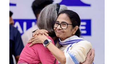 কংগ্রেসে কি মিশছে TMC? মুখ খুললেন ঋতব্রত, মিটিং নিয়ে কী বললেন কুণাল? কংগ্রেসে কি মিশছে TMC? মুখ খুললেন ঋতব্রত, মিটিং নিয়ে কী বললেন কুণাল?