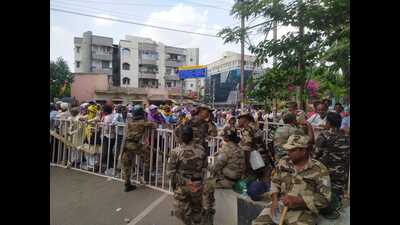 Police intercept agitators before Jharkhand High Court chief justice’s official residence at Morabadi in Ranchi on Wednesday. (HT Photo) Police intercept agitators before Jharkhand High Court chief justice’s official residence at Morabadi in Ranchi on Wednesday. (HT Photo)