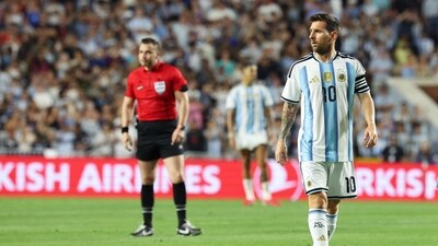 Argentina forward Lionel Messi (10) looks on during the second half against Iceland during a Road to 26 men's international friendly at Jordan-Hare Stadium (IMAGN IMAGES via Reuters Connect)