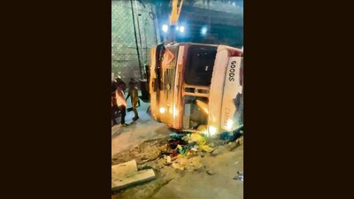 The truck fell onto a motorcycle travelling towards Bavdhan on its left side, crushing the rider beneath it. Bhogale died on the spot. (VIDEO GRAB)