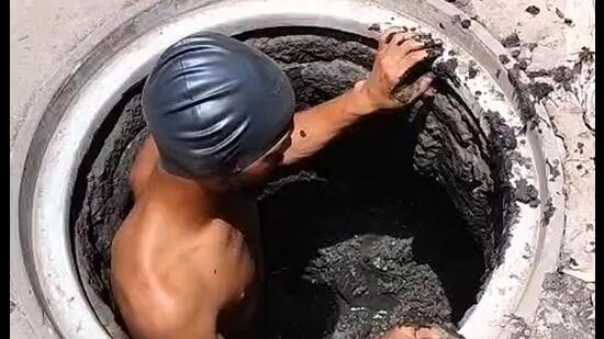 MCG issues notice to contractor after worker seen cleaning sewer without gears