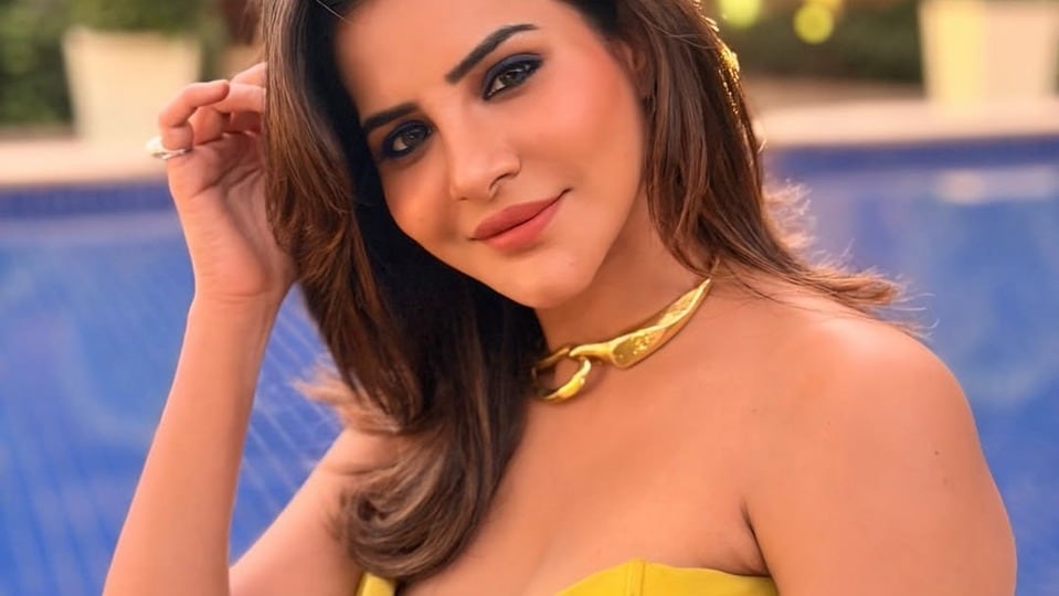 <p>హార్ట్, ఫైర్, లవ్ ఎమోజీలతో నెటిజన్లు కామెంట్లు పెడుతున్నారు. ఈ గ్లామర్ పిక్స్ ఇప్పుడు ఇంటర్నెట్ ను షేక్ చేస్తున్నాయి. </p>(instagram-Ashu Reddy❤️)