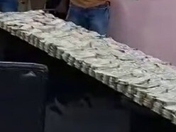গভীর রাত থেকে বৃহস্পতিবার ভোর পর্যন্ত চলা অভিযানে প্রায় ১ কোটি ৭৭ লক্ষ টাকা উদ্ধার করা হয়েছে বলে পুলিশ সূত্রে জানা গিয়েছে।