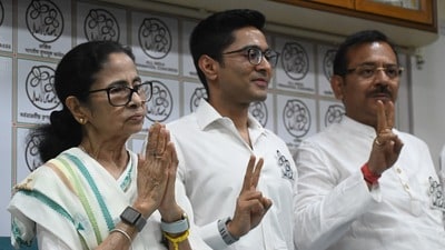 ২০২৫ সালের ৯ম নেতাজি সুভাষ স্টেট গেমস বা বেঙ্গল অলিম্পিকের আয়োজন ঘিরে প্রায় ৫০ লক্ষ টাকা আত্মসাতের অভিযোগ অরূপ ও স্বরূপ বিশ্বাসের বিরুদ্ধে। (Hindustan Times)