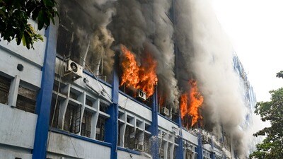 আলিপুরের নতুন প্রশাসনিক ভবনে ভয়াবহ অগ্নিকাণ্ডের ঘটনায় এবার দায়ের হল এফআইআর। (Saikat Paul)