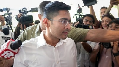 ২০২১ সালের ত্রিপুরা-সংক্রান্ত একটি মামলায় অভিষেককে সশরীরে হাজিরার নির্দেশ দিয়েছে খোয়াই আদালত। (HT_PRINT)