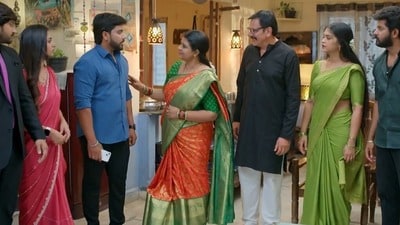 Serials TRP: దూసుకెళ్తున్న గుండె నిండా గుడి గంటలు.. టాప్ ప్లేస్ కోసం కార్తీక దీపం 2తో గట్టి పోటీ.. 22వ వారం రేటింగ్స్.. Serials TRP: దూసుకెళ్తున్న గుండె నిండా గుడి గంటలు.. టాప్ ప్లేస్ కోసం కార్తీక దీపం 2తో గట్టి పోటీ.. 22వ వారం రేటింగ్స్..
