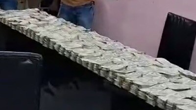 গভীর রাত থেকে বৃহস্পতিবার ভোর পর্যন্ত চলা অভিযানে প্রায় ১ কোটি ৭৭ লক্ষ টাকা উদ্ধার করা হয়েছে বলে পুলিশ সূত্রে জানা গিয়েছে।