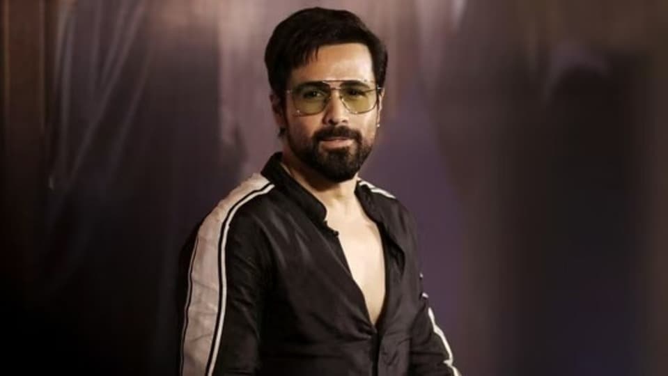 ইমরানের সেট নিয়ে আপত্তি স্থানীয়দের, শুরু তুমুল উত্তেজনা