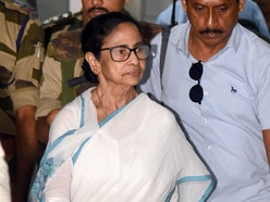 మమతా బెనర్జీపై ఎఫ్‌ఐఆర్: పశ్చిమ బెంగాల్‌ రాజకీయాల్లో తీవ్ర కలకలం