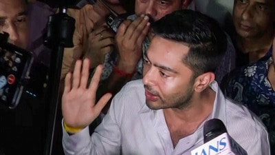 ‘কল্যাণ বন্দ্যোপাধ্যায়ের অধিকার রয়েছে আমায় কটূ কথা বলার, উনি আমায় ছোট থেকে..’, মুখ খুললেন অভিষেক. (ANI Video Grab) (ANI Video Grab) ‘কল্যাণ বন্দ্যোপাধ্যায়ের অধিকার রয়েছে আমায় কটূ কথা বলার, উনি আমায় ছোট থেকে..’, মুখ খুললেন অভিষেক. (ANI Video Grab) (ANI Video Grab)