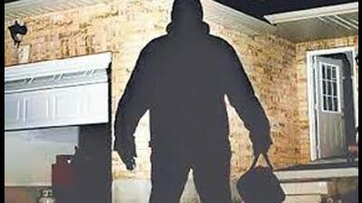 The accused broke open the box and fled with cash, police said after analysing CCTV footage. (HT File)