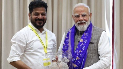 ప్రధాని మోదీతో సీఎం రేవంత్ రెడ్డి ప్రధాని మోదీతో సీఎం రేవంత్ రెడ్డి